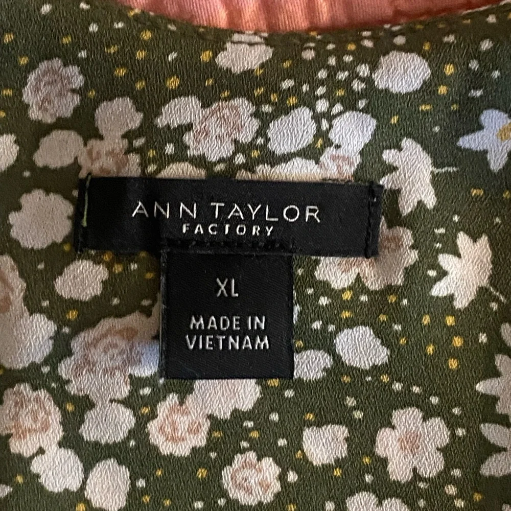 Ann Taylor, green and white sleeveless top, blouse. women’s size XL. - Picture 3 of 6